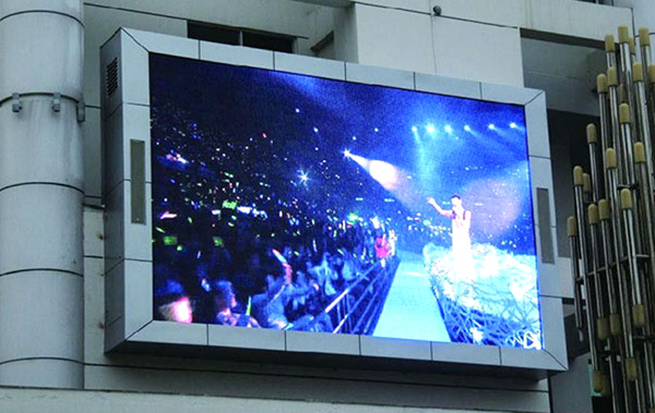 四川某商場(chǎng)戶外屏P10